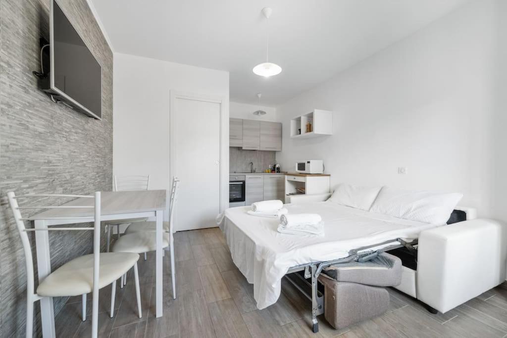L'Oiseau Bleu - Terrasse - Parking Collectif - Climatisation Apartment ม็องตง ภายนอก รูปภาพ