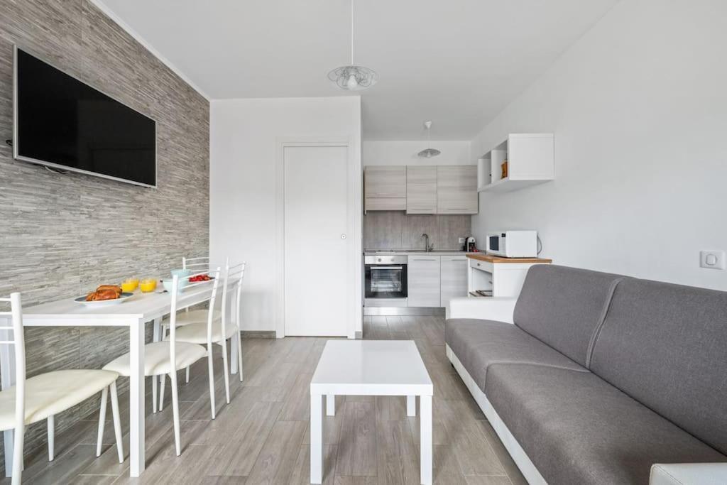 L'Oiseau Bleu - Terrasse - Parking Collectif - Climatisation Apartment ม็องตง ภายนอก รูปภาพ