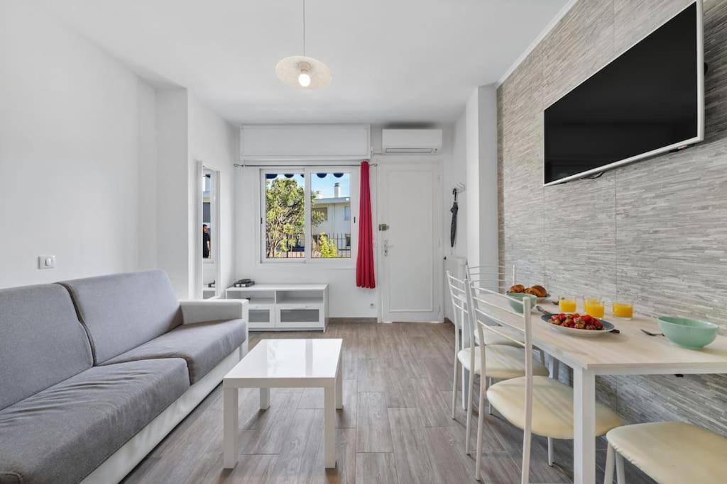 L'Oiseau Bleu - Terrasse - Parking Collectif - Climatisation Apartment ม็องตง ภายนอก รูปภาพ